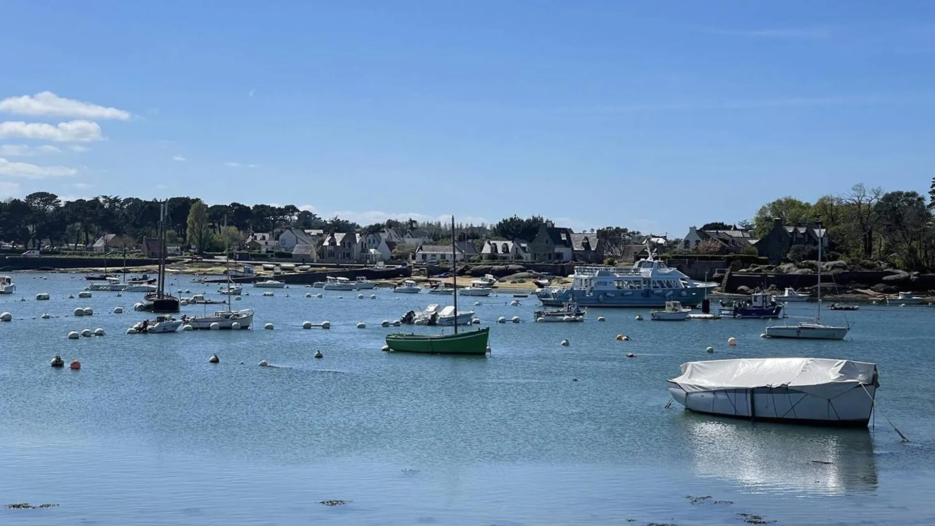 Maison 3 Ch. Avec Jardin, Terrasse Et Wifi A 480M De La Plage Et 200M Du Port A Ploumanac'H - Fr-1-368-429 Perros-Guirec 0*,  France